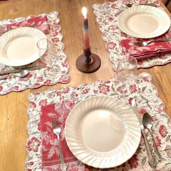 Set of 4 2-sided Placements: Quilted, Jacobean Floral w Scalloped Edging - Picture 1 of 7